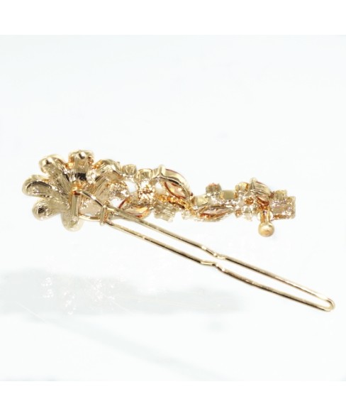 Luxurious Cubiczirconia Flower Pearl Barrette.